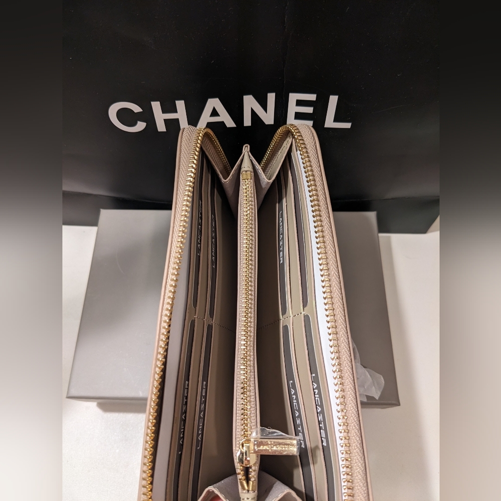 SOLD 💯 Lancaster Paris Nude Zipper Wallet NIB $240 - Picture 5 of 16